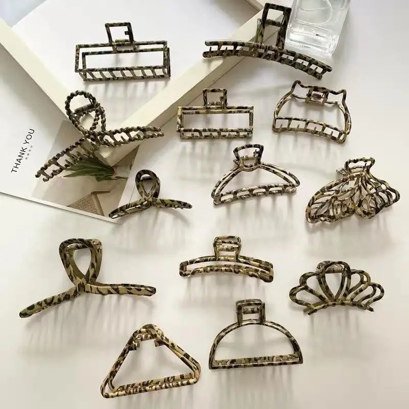 2021 Korean Metal Geometric Hair Claw for Women Ladies Elegant Hair Accessories Cross Crab Bath Hair Clip Fashion Girl Headwear
2021 Korean Metal Geometric Hair Claw for Women Ladies Elegant Hair Accessories Cross Crab Bath Hair Clip Fashion Girl Headwear