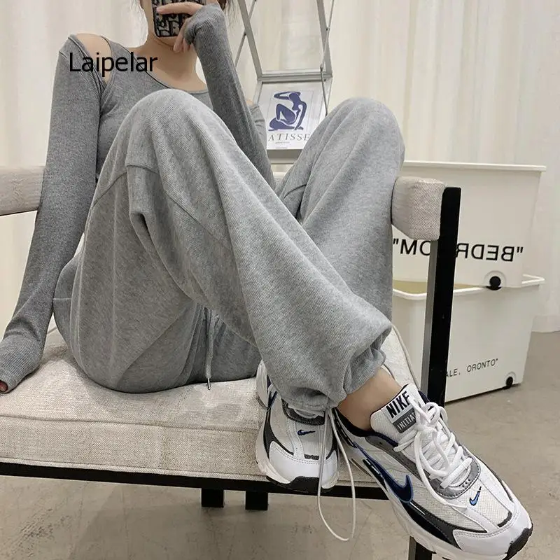 2021 Soft Wide Leg High Waist Drop Sports Gym Women's Loose Legged Hipop Street Wear Pants
2021 Soft Wide Leg High Waist Drop Sports Gym Women's Loose Legged Hipop Street Wear Pants