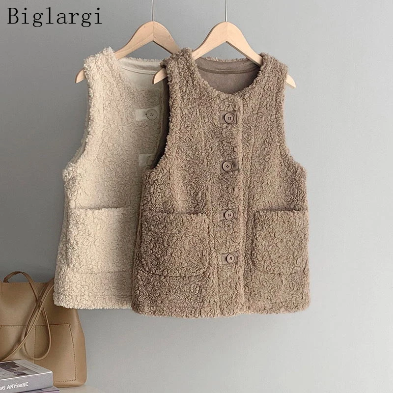 Winter Faux Fur Vest Thick Teddy Bear Jacket Fake Fur Gilet Vintage Fluffy Coats Furry Ladies Cardigan New 2021 Casacos Feminino
Winter Faux Fur Vest Thick Teddy Bear Jacket Fake Fur Gilet Vintage Fluffy Coats Furry Ladies Cardigan New 2021 Casacos Feminino