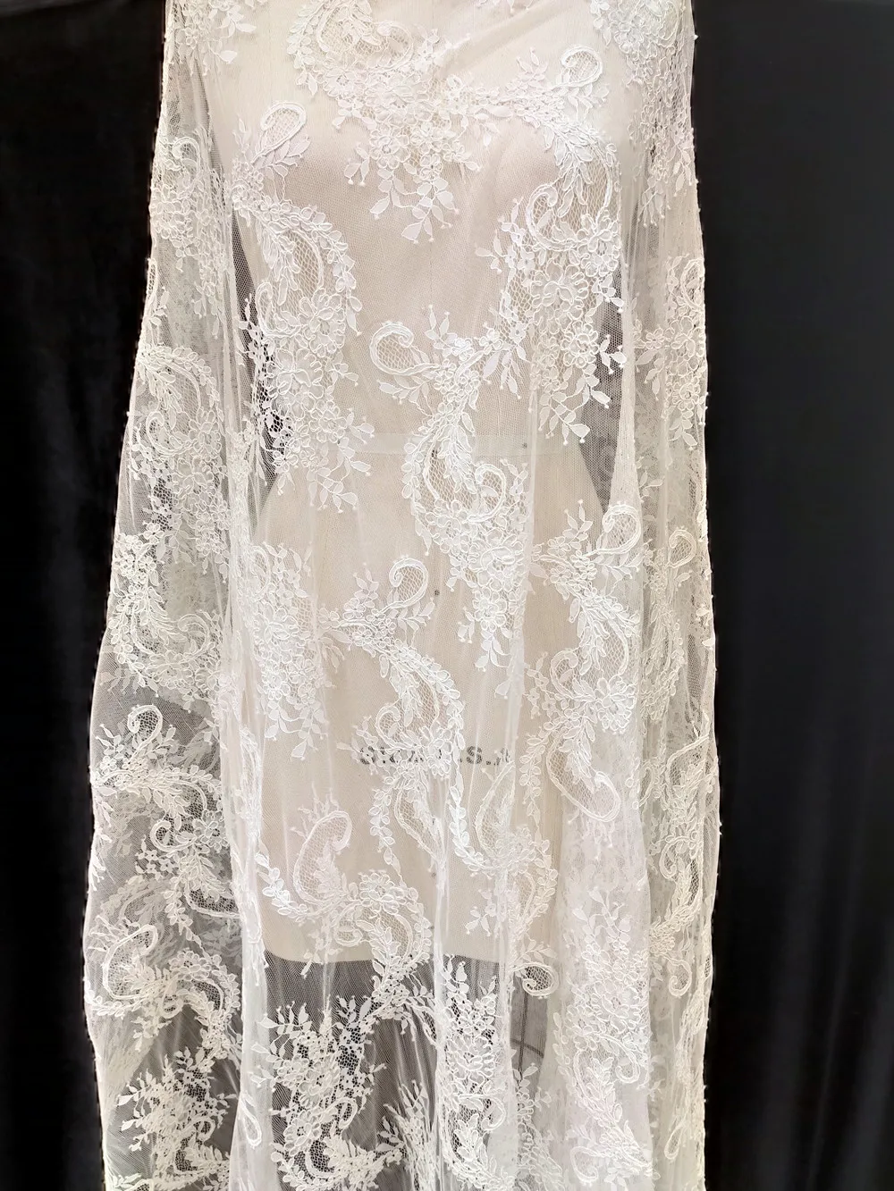 3M/ LOT 150cm hot sale solid color French Chantilly lace fabric and trim colors for choice DIY kid dress shirt skirt accessory
3M/ LOT 150cm hot sale solid color French Chantilly lace fabric and trim colors for choice DIY kid dress shirt skirt accessory