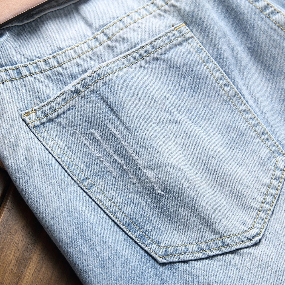 Fashion Light Blue Men's Ripped Hole Jeans New European and American Style Slim Fit Denim Pants Streetwear Pantalons Pour Hommes
Fashion Light Blue Men's Ripped Hole Jeans New European and American Style Slim Fit Denim Pants Streetwear Pantalons Pour Hommes