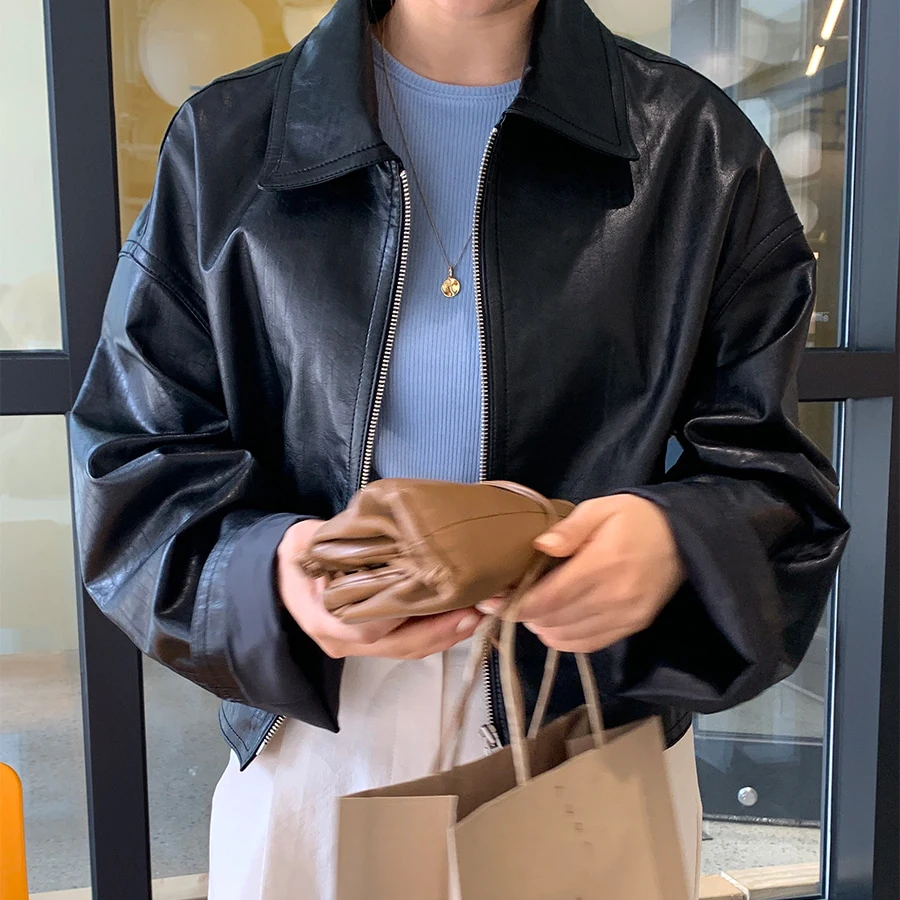 O-Neck Spring Woman's Pu Leather Jackets Long Sleeve Casual Ladies Faux Leather Coats Basic Female Jacket with Pockets
O-Neck Spring Woman's Pu Leather Jackets Long Sleeve Casual Ladies Faux Leather Coats Basic Female Jacket with Pockets