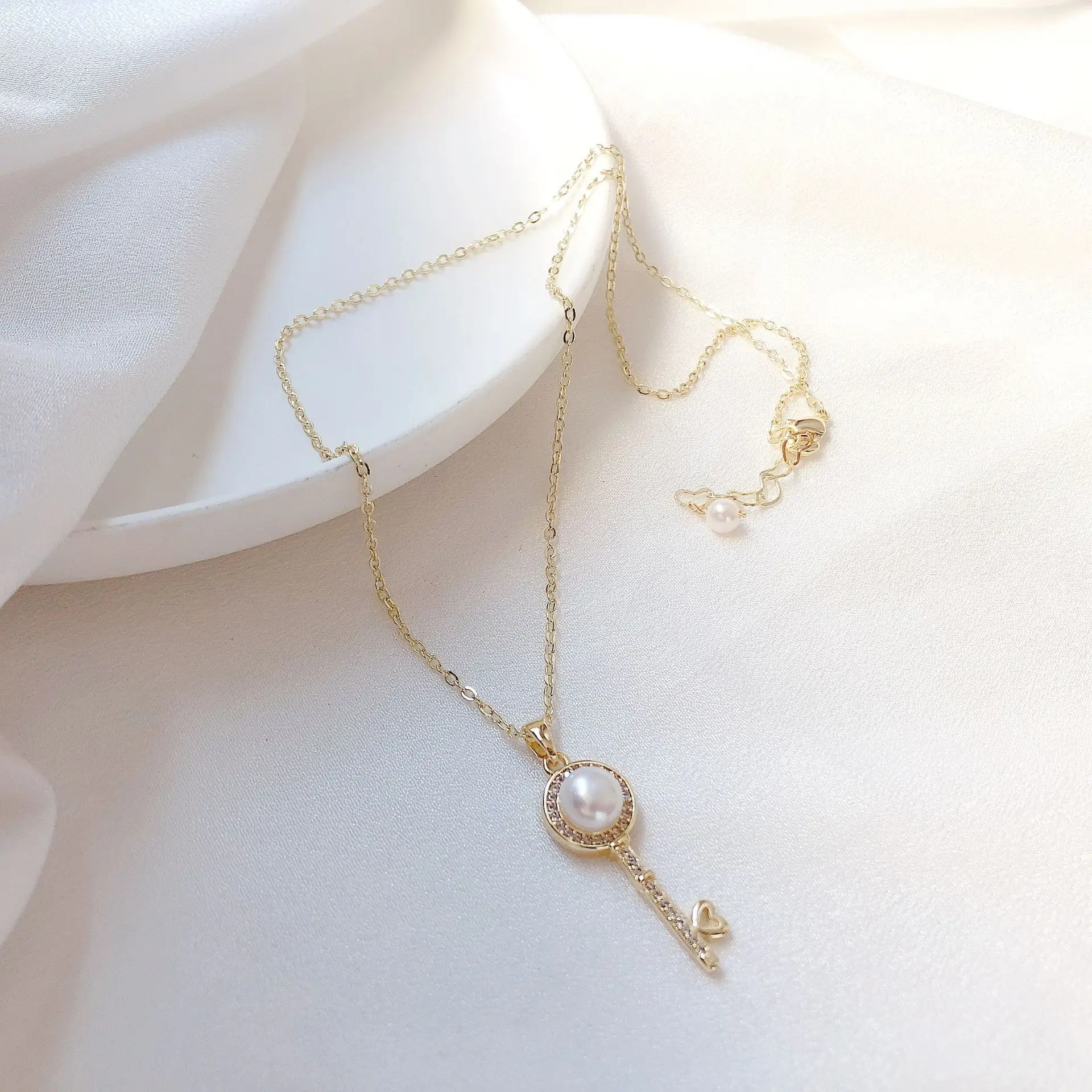 Simple Natural Freshwater Pearl Necklace Handmade Sweater Chain Choker 14K Gold Key Pendant Necklace Collar Female Jewelry Gifts
Simple Natural Freshwater Pearl Necklace Handmade Sweater Chain Choker 14K Gold Key Pendant Necklace Collar Female Jewelry Gifts