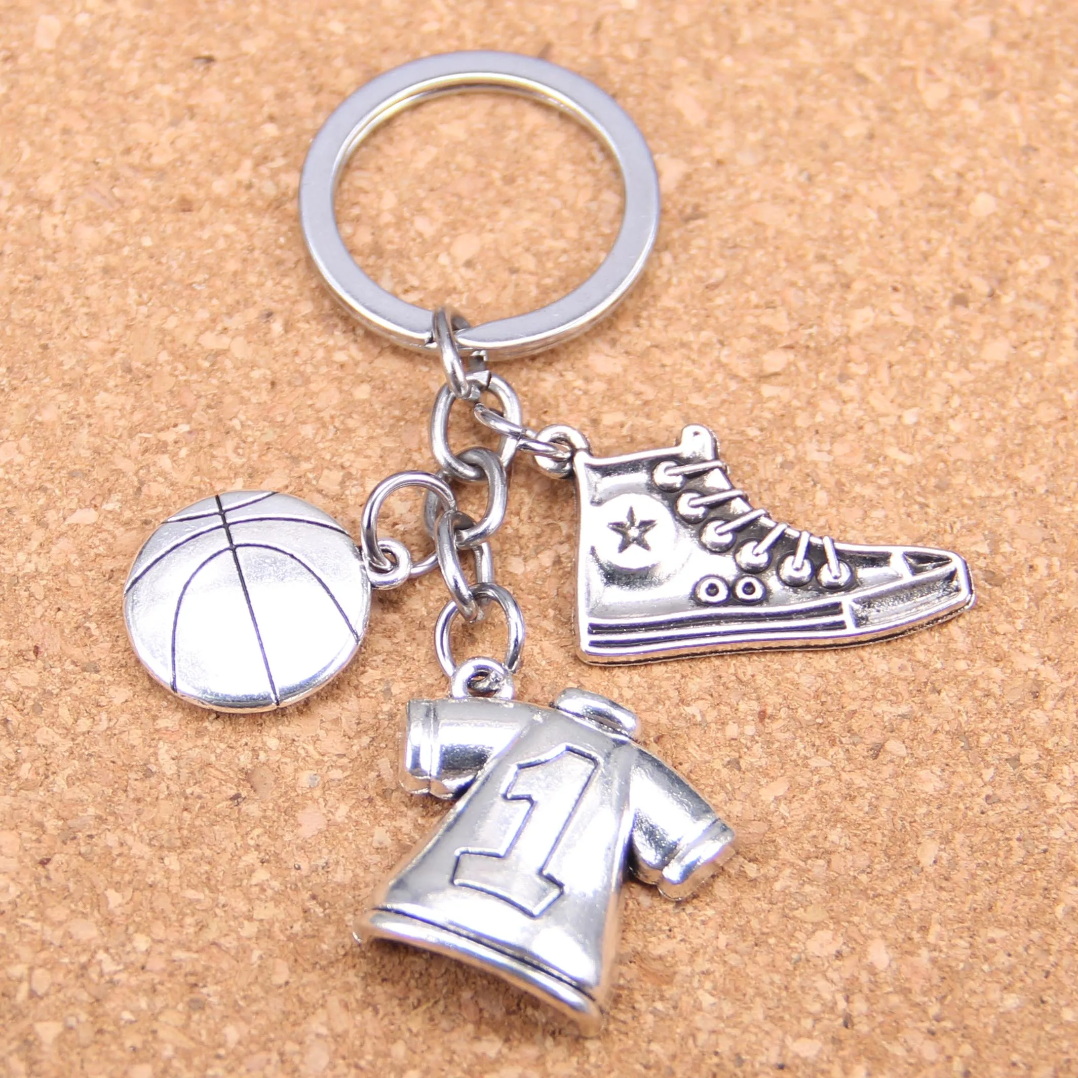 20pcs New Fashion DIY Keychain 3D basketball Pendants Men Jewelry Car Key Chain Souvenir For Gift
20pcs New Fashion DIY Keychain 3D basketball Pendants Men Jewelry Car Key Chain Souvenir For Gift
