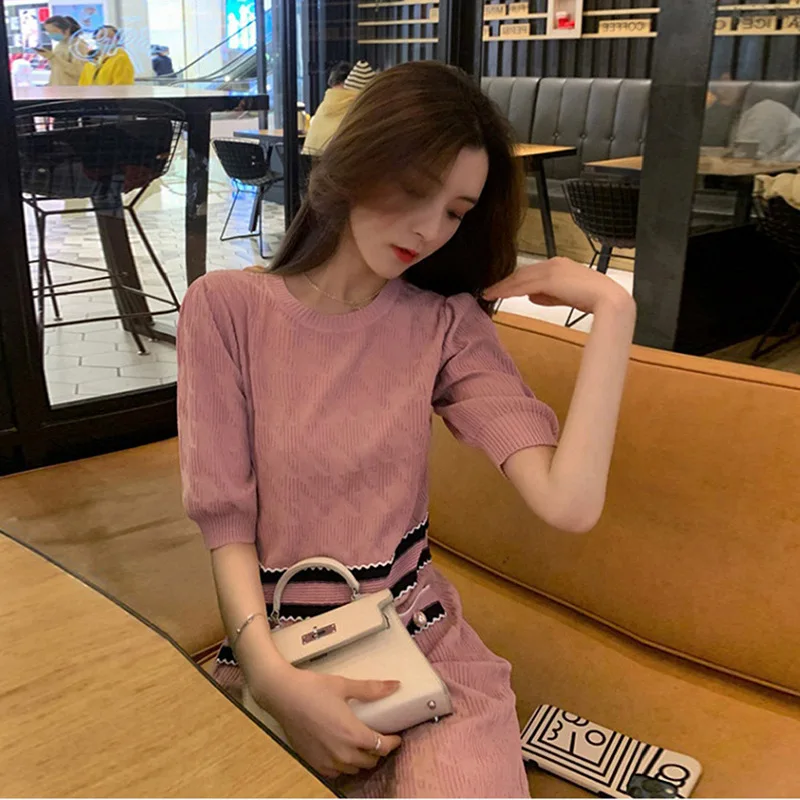 Pink Pearl Pockets New Summer Women Knitted Dress Half Lantern Sleeve O Neck Sweater Dress For Girls Vintage High Waist Ladies
Pink Pearl Pockets New Summer Women Knitted Dress Half Lantern Sleeve O Neck Sweater Dress For Girls Vintage High Waist Ladies