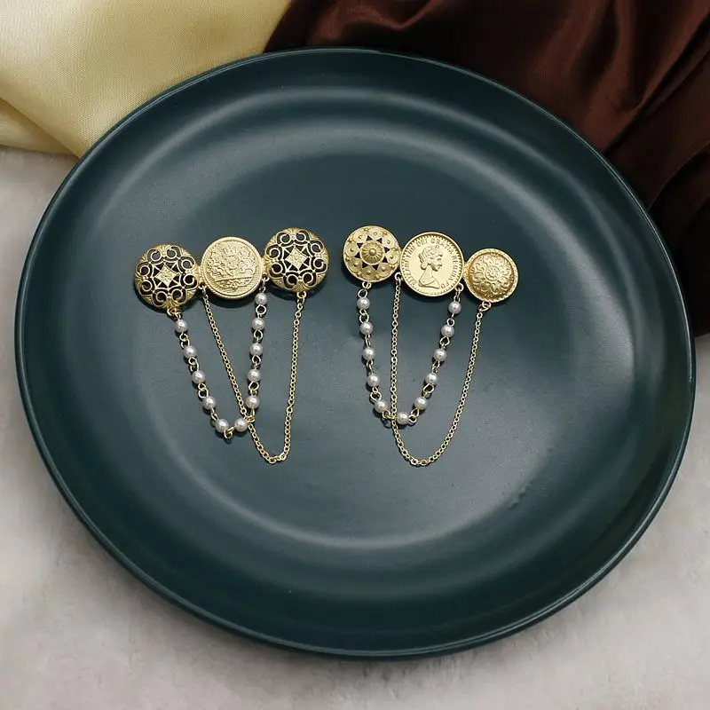 2021 New Retro Gold Round Brand Relief Portrait Tassel Pearl Brooch Versatile Coat Pin Female
2021 New Retro Gold Round Brand Relief Portrait Tassel Pearl Brooch Versatile Coat Pin Female