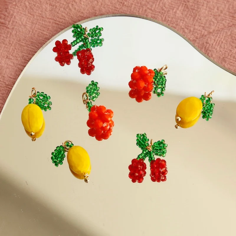 Мини фруктовой серией ручной работы риса бусины тканый кулон ins Ветер ювелирные аксессуары ‒ серёжки домашние заколка для волос, пакетик с дополнительными материалами
Мини фруктовой серией ручной работы риса бусины тканый кулон ins Ветер ювелирные аксессуары ‒ серёжки домашние заколка для волос, пакетик с дополнительными материалами