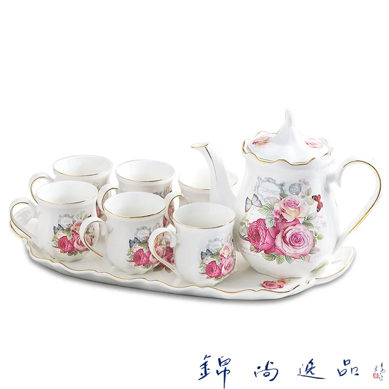 Jingdezhen bone china Phnom Penh lotus water set European household coffee set gold tea set coffee cup
Jingdezhen bone china Phnom Penh lotus water set European household coffee set gold tea set coffee cup