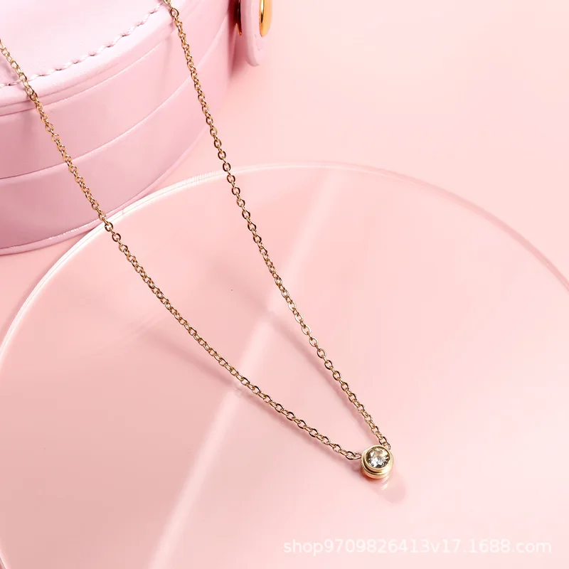 2021 Round Fashion Simple Single Diamond College Student Necklace Naan Diamond Titanium Steel Necklace Couple Jewelry
2021 Round Fashion Simple Single Diamond College Student Necklace Naan Diamond Titanium Steel Necklace Couple Jewelry
