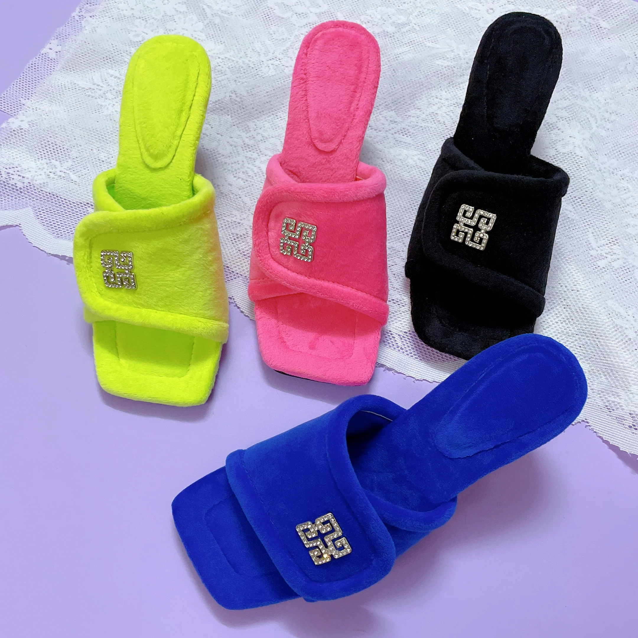 Autumn and winter style European and American rhinestone plush high-heeled slippers plus size square toe candy cat heel shoes
Autumn and winter style European and American rhinestone plush high-heeled slippers plus size square toe candy cat heel shoes