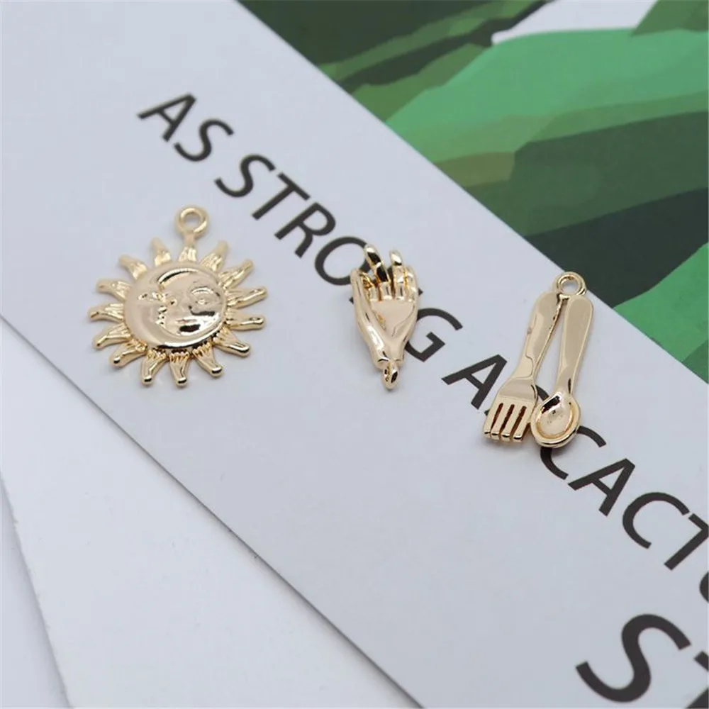 Copper bag 18K gold color protection craft sun pendant diy sweater chain hand shaped pendant fork spoon pendant material
Copper bag 18K gold color protection craft sun pendant diy sweater chain hand shaped pendant fork spoon pendant material