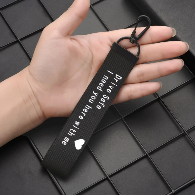 2021 New Drive Safe I Need You Here With Me Ribbon Keychain For Dad Husband Jewelry Gift
2021 New Drive Safe I Need You Here With Me Ribbon Keychain For Dad Husband Jewelry Gift