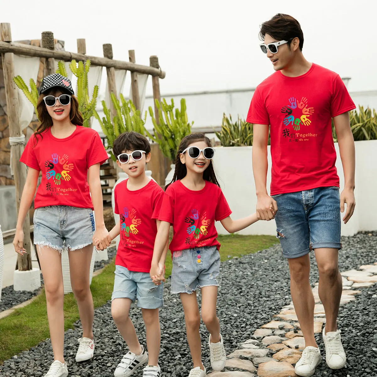 Family Matching Outfits New Fashion Family Cartoon Cartoon Pattern Tamily T-shirt Mommy Daddy Kid Son T-shirt Tops
Family Matching Outfits New Fashion Family Cartoon Cartoon Pattern Tamily T-shirt Mommy Daddy Kid Son T-shirt Tops