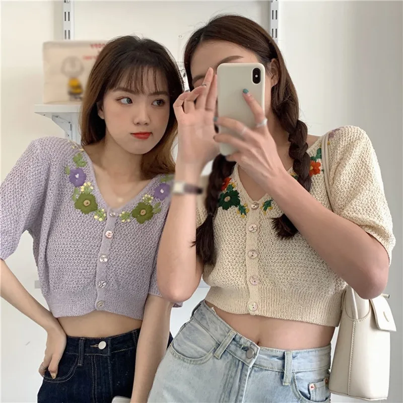 Spring Summer Women's New Retro Knitted Short-Sleeved Cardigan V-Neck Single-Breasted Embroidered Sweater Thin Navel-Exposed Top
Spring Summer Women's New Retro Knitted Short-Sleeved Cardigan V-Neck Single-Breasted Embroidered Sweater Thin Navel-Exposed Top