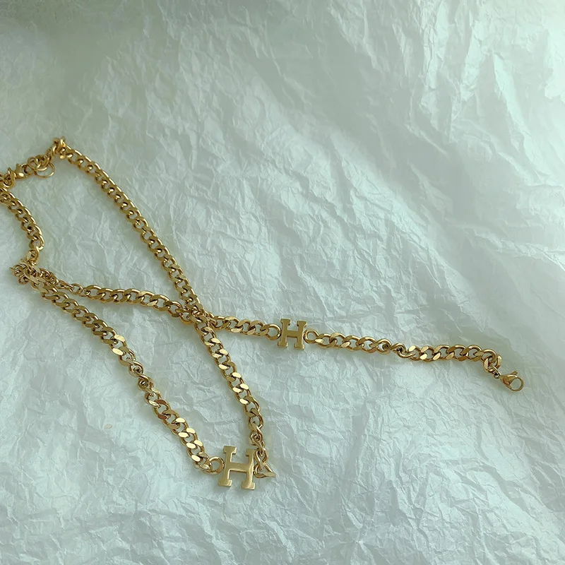 Vintage Cuban Short Choker Necklace Exaggerated Retro Chunky Link Necklace Thick Chain Necklaces H Letter Pendant Jewelry Gift 
Vintage Cuban Short Choker Necklace Exaggerated Retro Chunky Link Necklace Thick Chain Necklaces H Letter Pendant Jewelry Gift