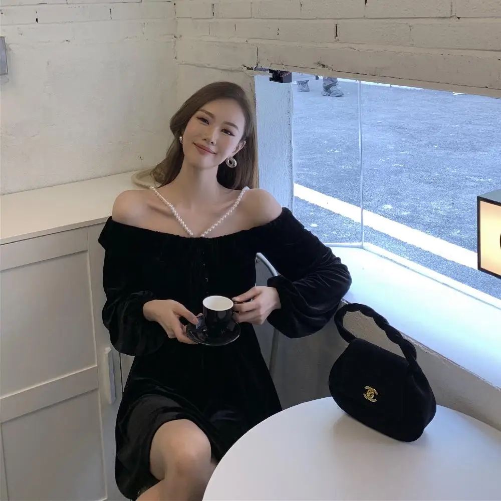 new style velvet dress women's design Off Shoulder pearls hanging neck short dress
new style velvet dress women's design Off Shoulder pearls hanging neck short dress
