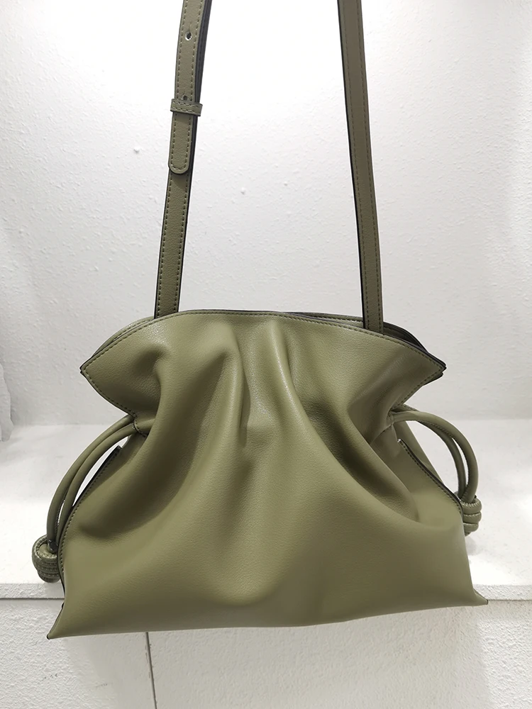 Women Genuine Leather Bag Calfskin Bucket Bag Pure Color Luxury Designer Real Leather Shoulder Bag For Lady Simple Fashion
Women Genuine Leather Bag Calfskin Bucket Bag Pure Color Luxury Designer Real Leather Shoulder Bag For Lady Simple Fashion