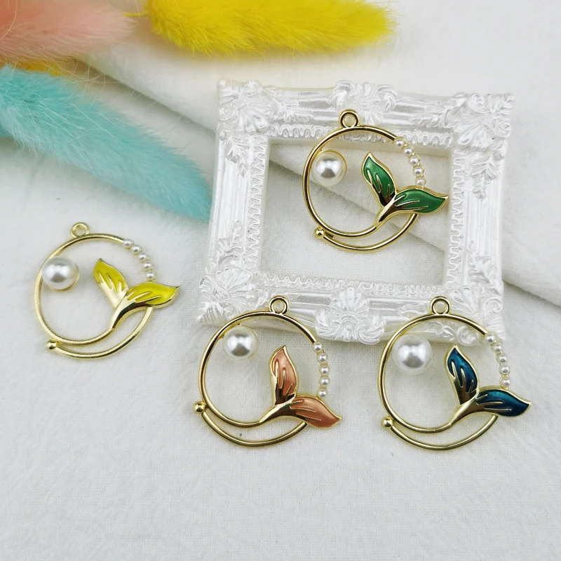 10pcs Delicate Pearl Beauty Fish Tail Charms Fashion Women Jewelry Accessories Hollow-out Round Design Earrings Pendants Bijoux
10pcs Delicate Pearl Beauty Fish Tail Charms Fashion Women Jewelry Accessories Hollow-out Round Design Earrings Pendants Bijoux