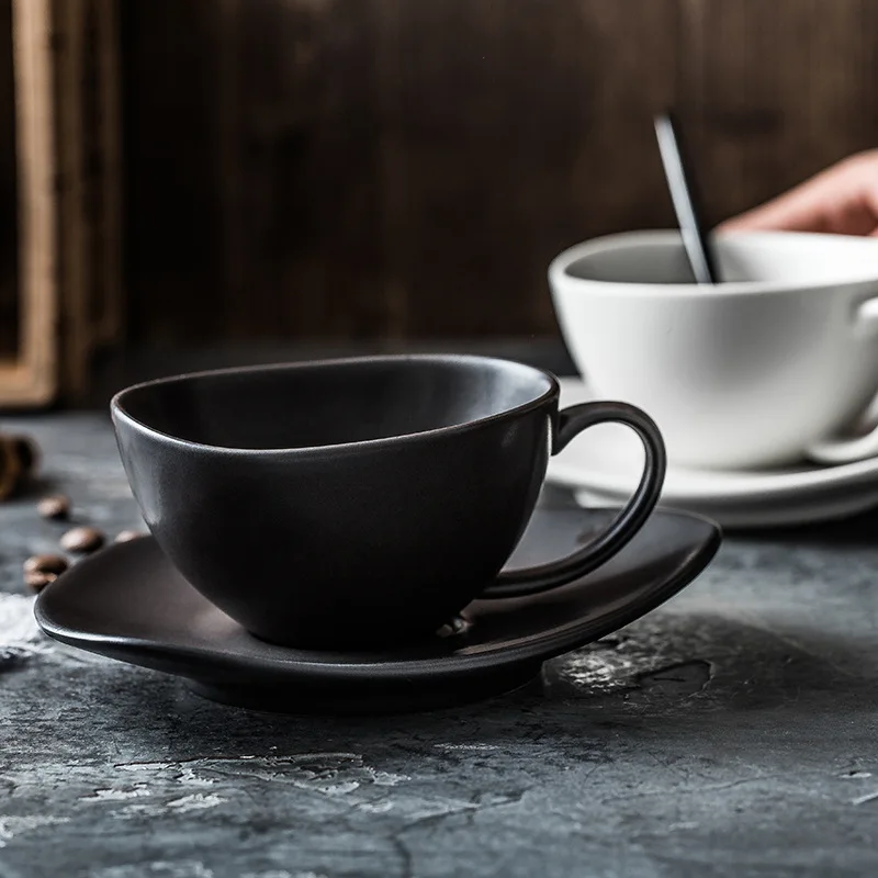 Handmade ceramic mug with lid spoon and Saucer Set Dinkware Modern European Leisure Entertainment Gift Mug coffee cup
Handmade ceramic mug with lid spoon and Saucer Set Dinkware Modern European Leisure Entertainment Gift Mug coffee cup