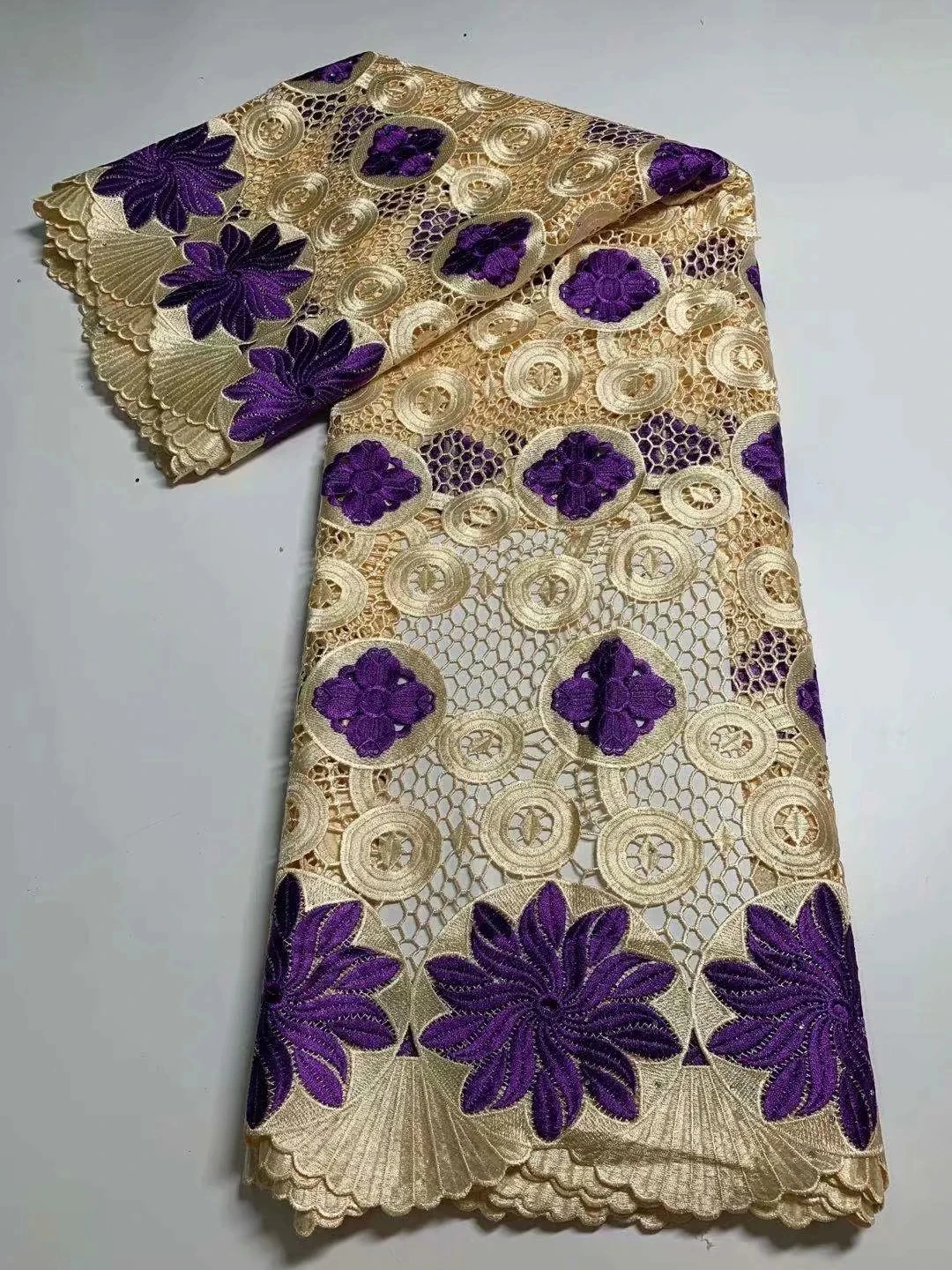 High Quality African Guipure Lace Fabric Purple Nigerian Lace French Lace Embroidery Fabric With Stones For Party Dress TS 144
High Quality African Guipure Lace Fabric Purple Nigerian Lace French Lace Embroidery Fabric With Stones For Party Dress TS 144
