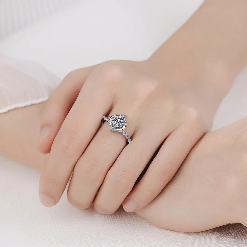 0.8 ct D Color Moissanite Engagement Rings for Women Adjustable Real Silver Ring 18K White Gold Plated Fine Jewelry
0.8 ct D Color Moissanite Engagement Rings for Women Adjustable Real Silver Ring 18K White Gold Plated Fine Jewelry
