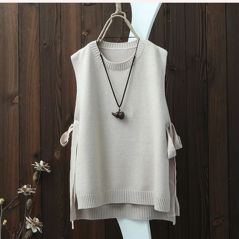 2021New style literary round neck solid color knitted waistcoat women's vest with wide loose pullover waistcoat with slits 01402 
2021New style literary round neck solid color knitted waistcoat women's vest with wide loose pullover waistcoat with slits 01402