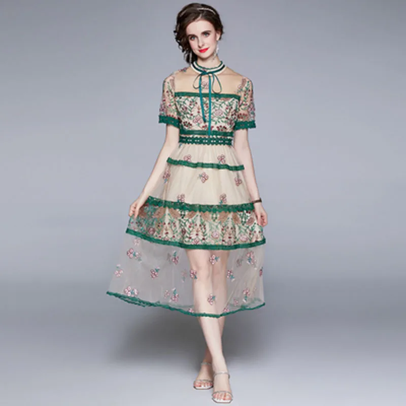 New Fashion Runway Summer Gorgeous Party Midi Dress Women Short Sleeve Luxury Lace Mesh Embroidery Vintage Dress Vestidos 
New Fashion Runway Summer Gorgeous Party Midi Dress Women Short Sleeve Luxury Lace Mesh Embroidery Vintage Dress Vestidos