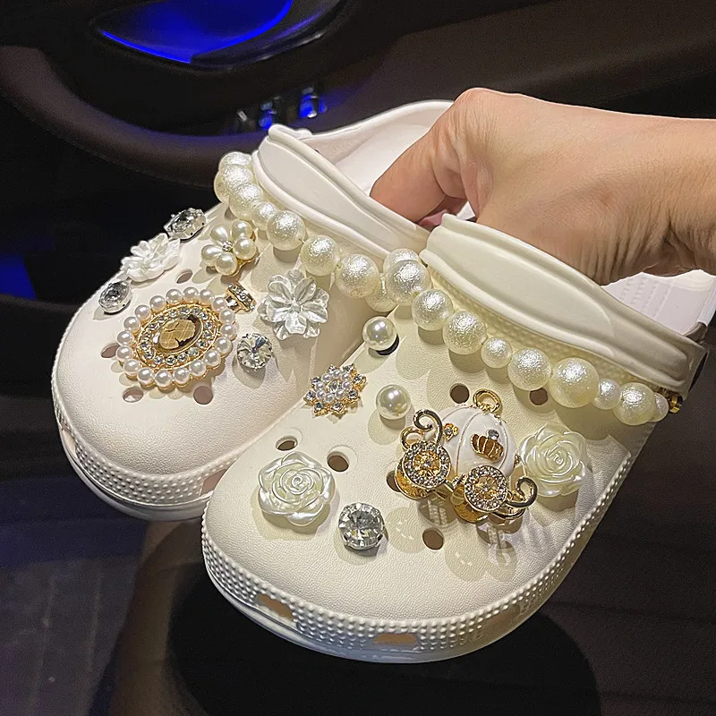 Luxury Charms for Crocs DIY Vintage Shoe Charms Designer High Quality Fashion Clogs Elegant Shoe Accessories for Women
Luxury Charms for Crocs DIY Vintage Shoe Charms Designer High Quality Fashion Clogs Elegant Shoe Accessories for Women