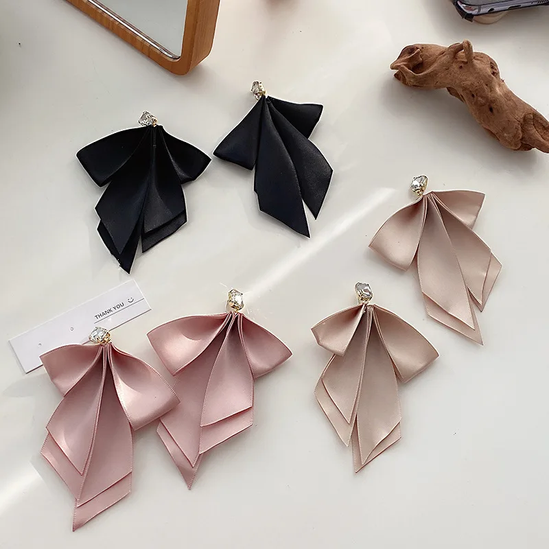 2021 Chic Crystal Punk Bowknot Drop Earrings Fashion Women Simple Dangle Earrings pendientes mujer
2021 Chic Crystal Punk Bowknot Drop Earrings Fashion Women Simple Dangle Earrings pendientes mujer
