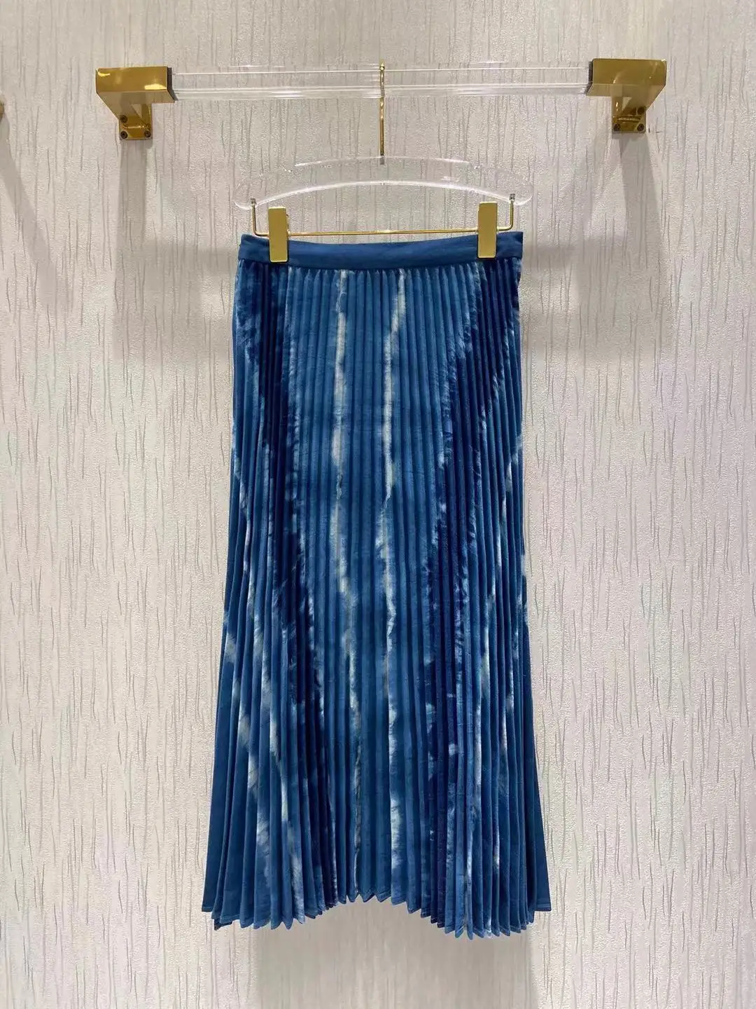 Vintage Denim Pleated Skirts Women 2021 Summer High Waist Midi Blue Color Patchwork Retro Style Runway Top Skirt
Vintage Denim Pleated Skirts Women 2021 Summer High Waist Midi Blue Color Patchwork Retro Style Runway Top Skirt
