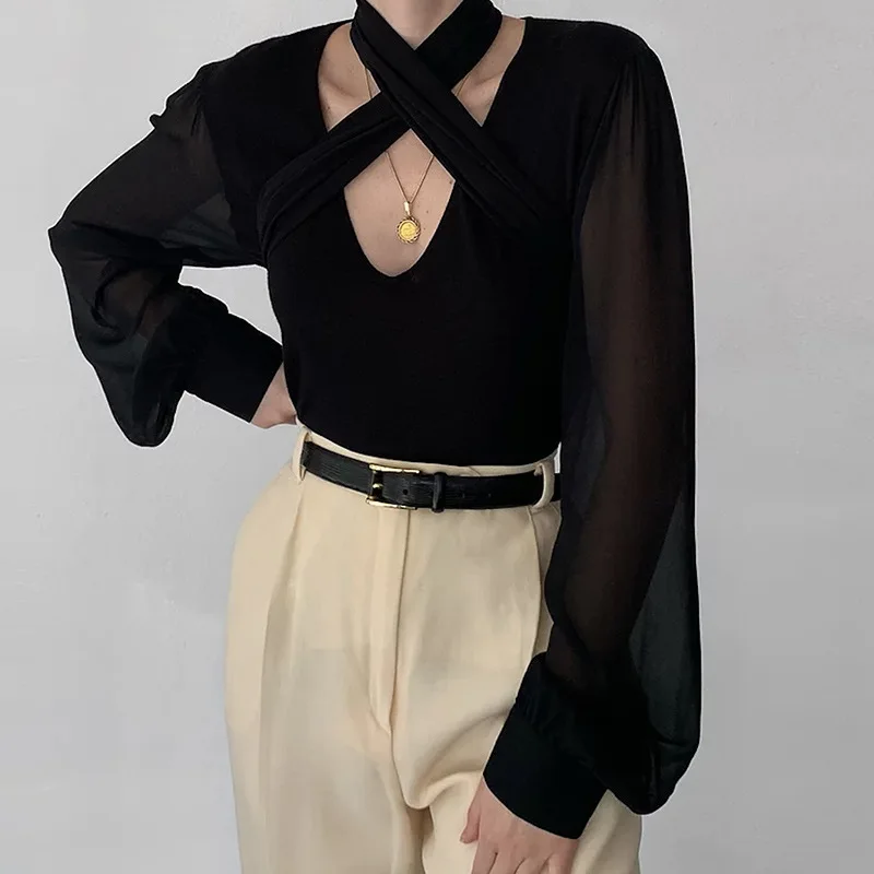 Футболка женская составного кроя, с длинным рукавом и V-образным вырезом
Футболка женская составного кроя, с длинным рукавом и V-образным вырезом