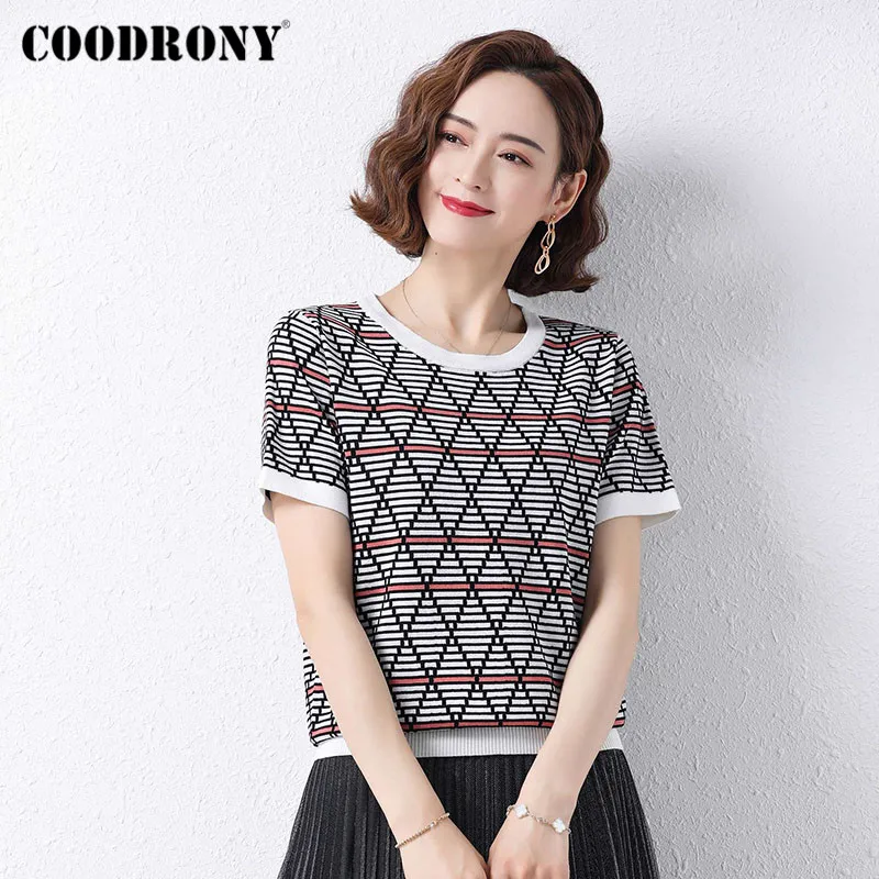 COODRONY Brand Fashion Streetwear Female O-Neck T-Shirts 2021 Summer Harajuku Knitted Women‘s Short Sleeve Geometric Tops W5069S
COODRONY Brand Fashion Streetwear Female O-Neck T-Shirts 2021 Summer Harajuku Knitted Women‘s Short Sleeve Geometric Tops W5069S