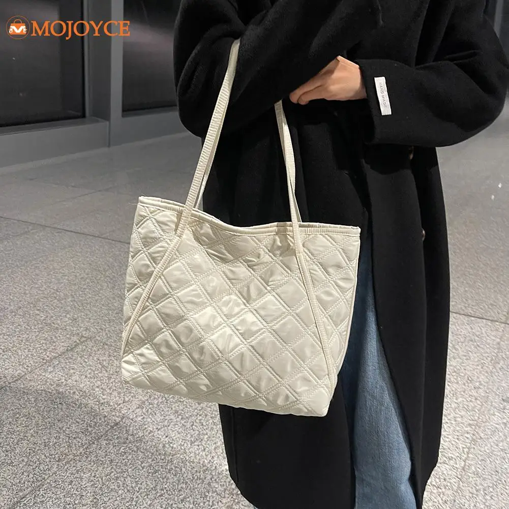 Women Elegant Nylon Cotton Padded Lattice Handbag Casual Autumn Winter Solid Color Top-Handle Bag Reusable Storage Bag 
Women Elegant Nylon Cotton Padded Lattice Handbag Casual Autumn Winter Solid Color Top-Handle Bag Reusable Storage Bag