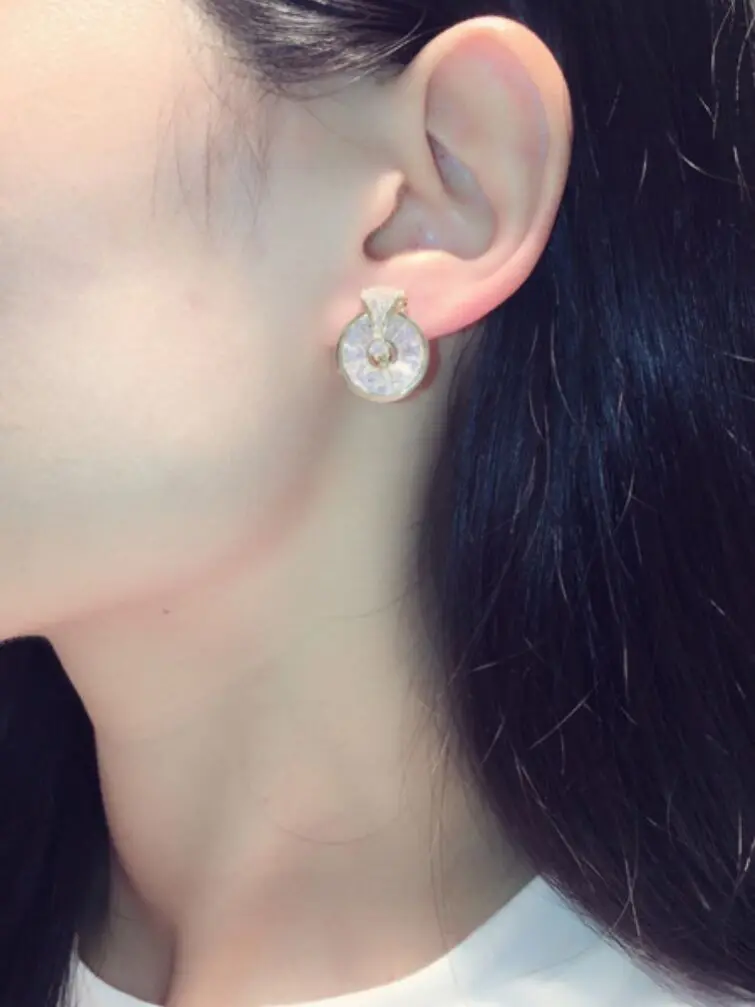 2021 New Style Jewelry Crystal Stud Earrings Rotable Circle Round Stud Earrings For Women Hot Fashion
2021 New Style Jewelry Crystal Stud Earrings Rotable Circle Round Stud Earrings For Women Hot Fashion