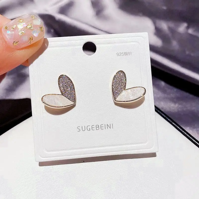 Simple Design Acylic Paved Heart Stud Earrings For Women Korean Fashion Jewerly Gold Color Wedding Crystal Girls Earrings
Simple Design Acylic Paved Heart Stud Earrings For Women Korean Fashion Jewerly Gold Color Wedding Crystal Girls Earrings