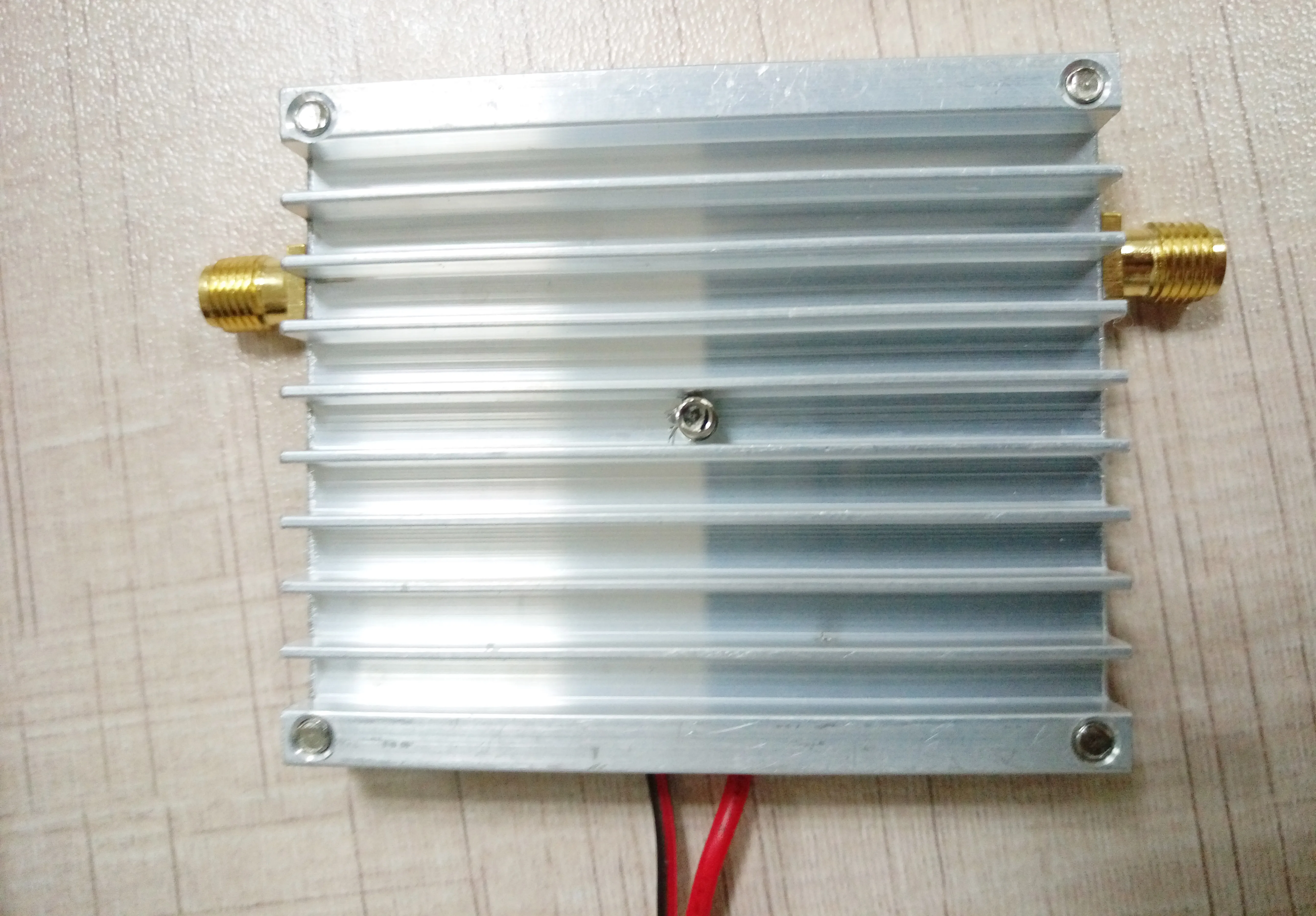 Medium Power RF Amplifier 20M-1.5GHz 26dB Gain Power Greater than 0.5W Radio Amplification
Medium Power RF Amplifier 20M-1.5GHz 26dB Gain Power Greater than 0.5W Radio Amplification