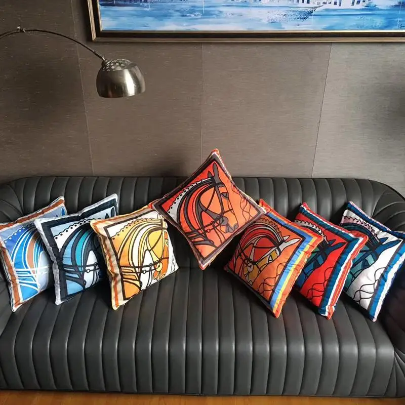 Velvet Fabric French Luxury Horse Head Series Home Sofa Soft Cushion Cover Pillowcase Without Core Living Room Bedroom Cushion
Velvet Fabric French Luxury Horse Head Series Home Sofa Soft Cushion Cover Pillowcase Without Core Living Room Bedroom Cushion