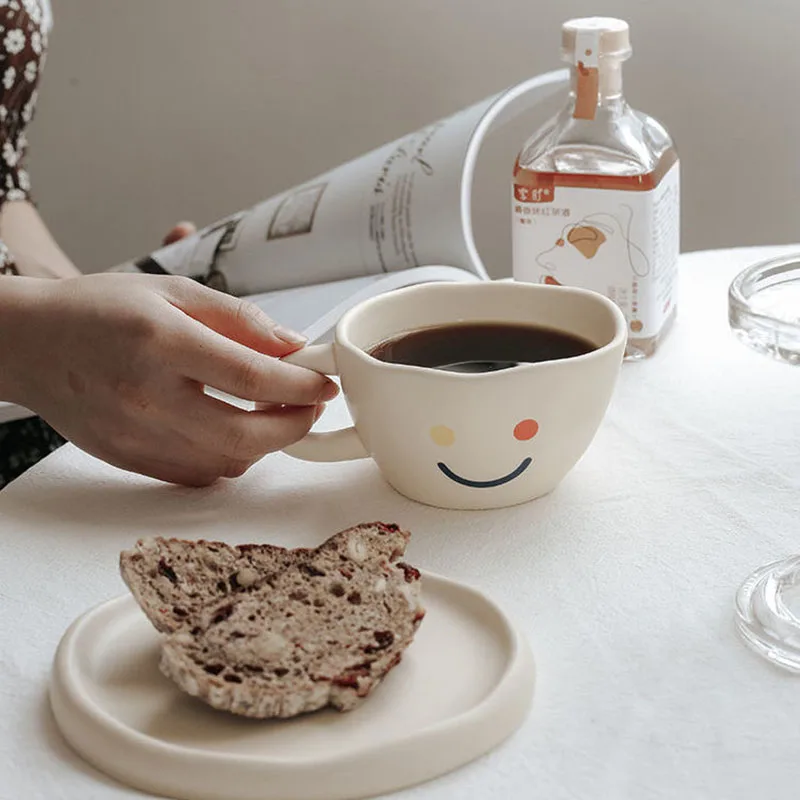 Creative Water Bottle Cute Smiley With Lid Spoon Tea Mug Milk Latte Coffee Drinking Cups Unique Design For Girlfriend Gift Cup 
Creative Water Bottle Cute Smiley With Lid Spoon Tea Mug Milk Latte Coffee Drinking Cups Unique Design For Girlfriend Gift Cup