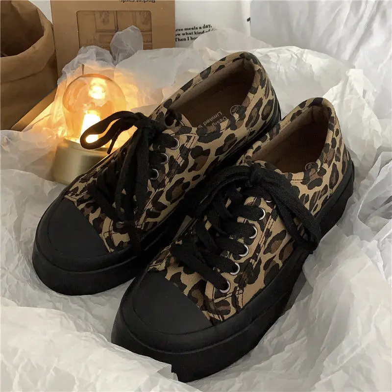 Leopard Print Black Shoes Women's 2021 Spring Latest Internet Hot Thick Bottom Canvas Shoes Ins Board Shoes Fashion
Leopard Print Black Shoes Women's 2021 Spring Latest Internet Hot Thick Bottom Canvas Shoes Ins Board Shoes Fashion