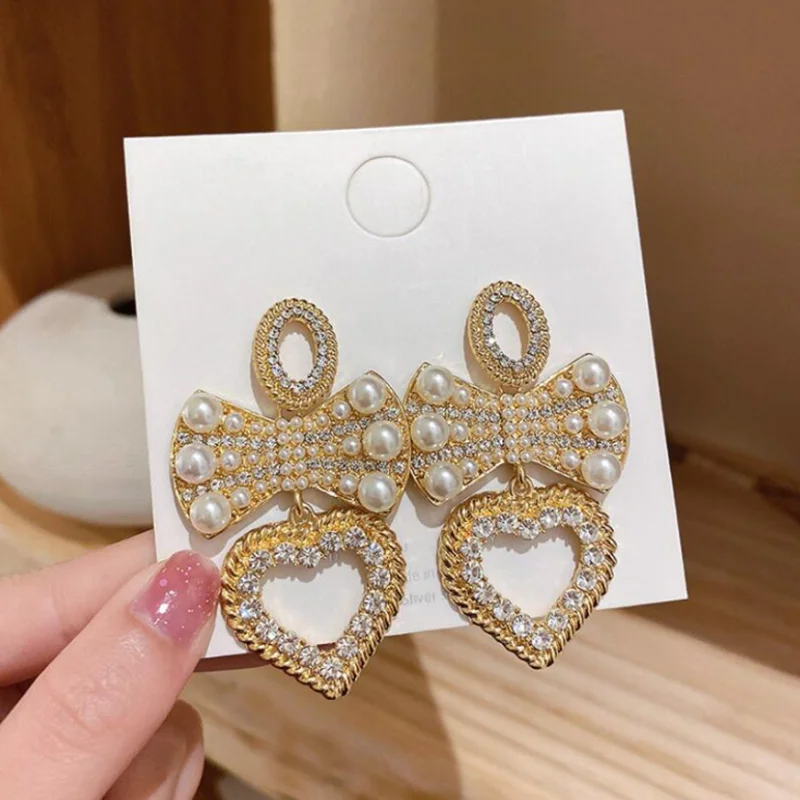 Fashion Personality Exaggeration Earring Bowknot Zircon Ancient Ear Jewelry For Women Vintage Court Female Eardrop
Fashion Personality Exaggeration Earring Bowknot Zircon Ancient Ear Jewelry For Women Vintage Court Female Eardrop