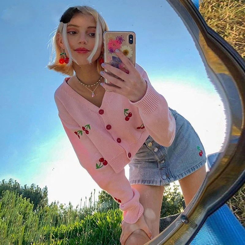 girl Sweet Single-breasted Cherry Embroidery Knitted Cardigans Outfits Loosed V-neck Long Sleeve Cropped Tops Fall 
girl Sweet Single-breasted Cherry Embroidery Knitted Cardigans Outfits Loosed V-neck Long Sleeve Cropped Tops Fall