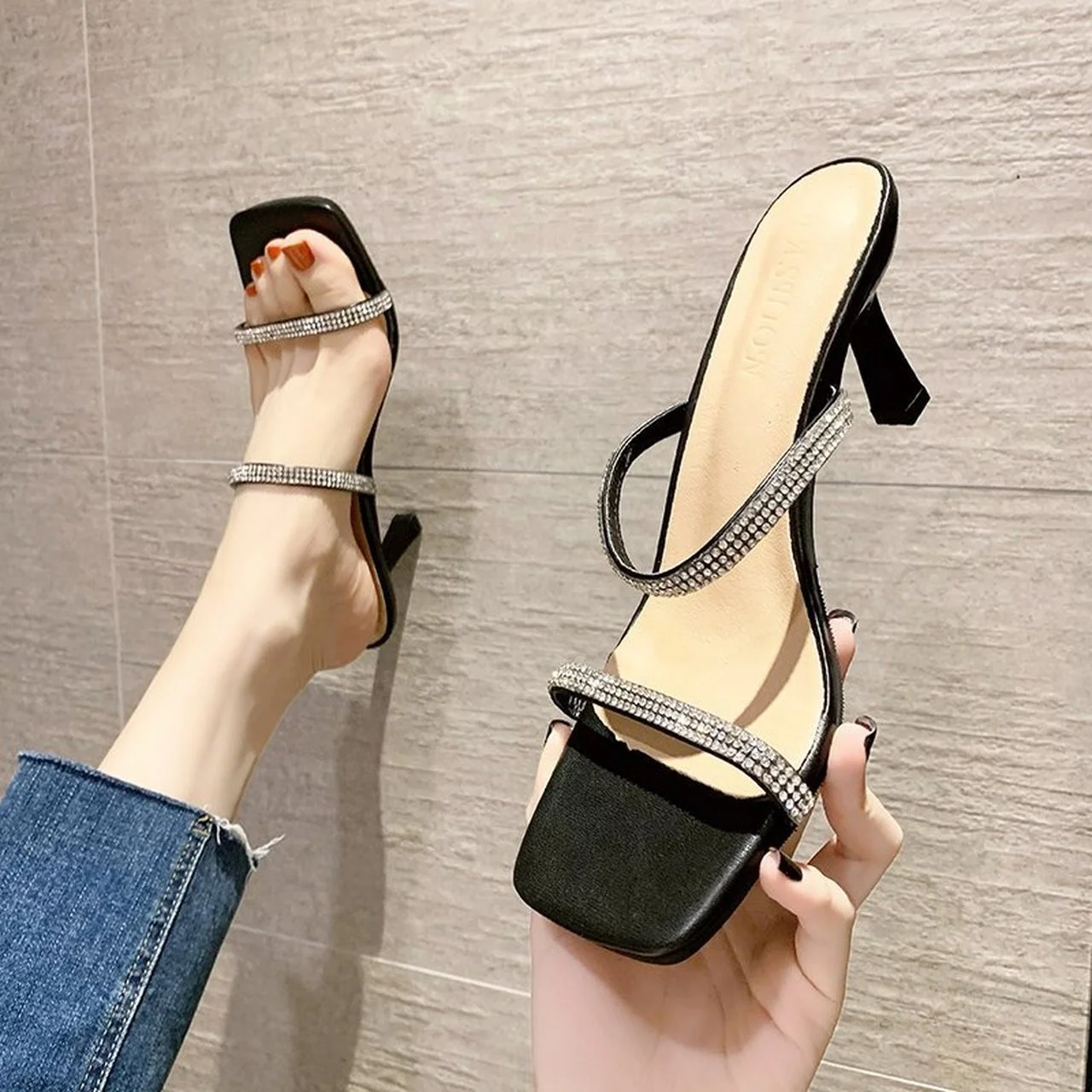 Women's Sandals Fashion High Heels Slippers Sexy Square Toe Rhinestone Open Toe Party Shoes Stiletto Women Slippers 2022 summer
Women's Sandals Fashion High Heels Slippers Sexy Square Toe Rhinestone Open Toe Party Shoes Stiletto Women Slippers 2022 summer