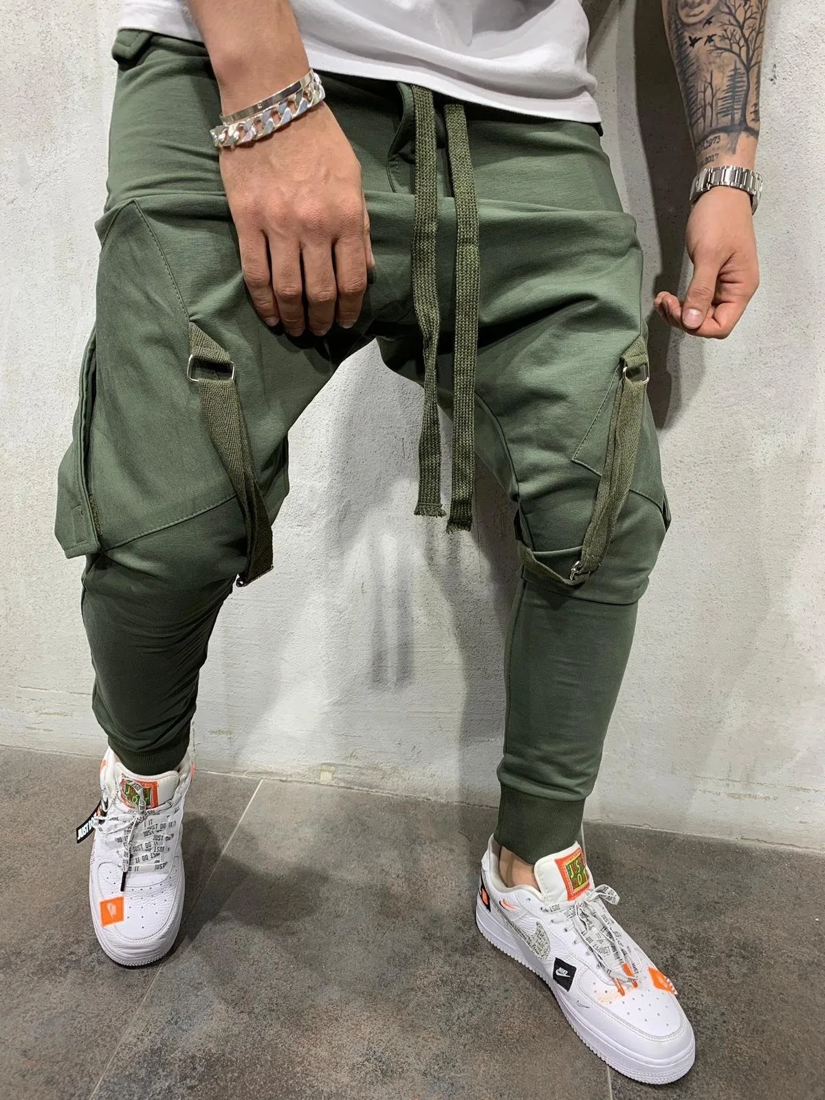 2021 Spring and Autumn New Men's Sports Pants Tethered Hip Hop Big Pocket Drawstring Sports Casual Pants
2021 Spring and Autumn New Men's Sports Pants Tethered Hip Hop Big Pocket Drawstring Sports Casual Pants
