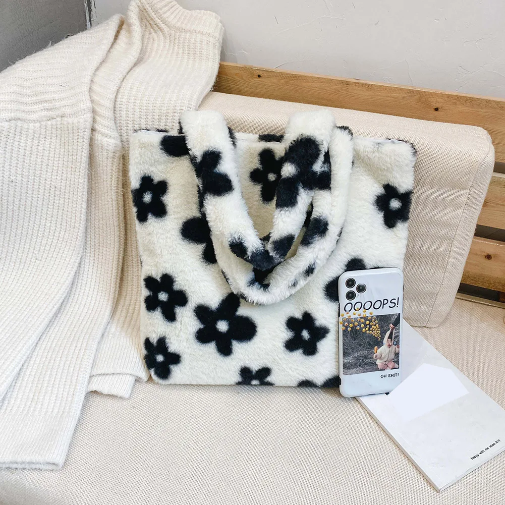Women Plush Flower Pattern Shoulder Bag Female Winter Warm Fabric Shopping Bags Printing Plush Bag for Daily Travel
Women Plush Flower Pattern Shoulder Bag Female Winter Warm Fabric Shopping Bags Printing Plush Bag for Daily Travel