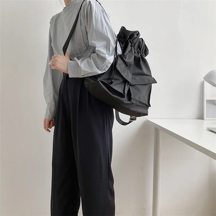 Korean Version of The New Bag Female Trend Niche Shoulder Bag Student Backpack Fashion Large-capacity Nylon Portable Female Bag
Korean Version of The New Bag Female Trend Niche Shoulder Bag Student Backpack Fashion Large-capacity Nylon Portable Female Bag