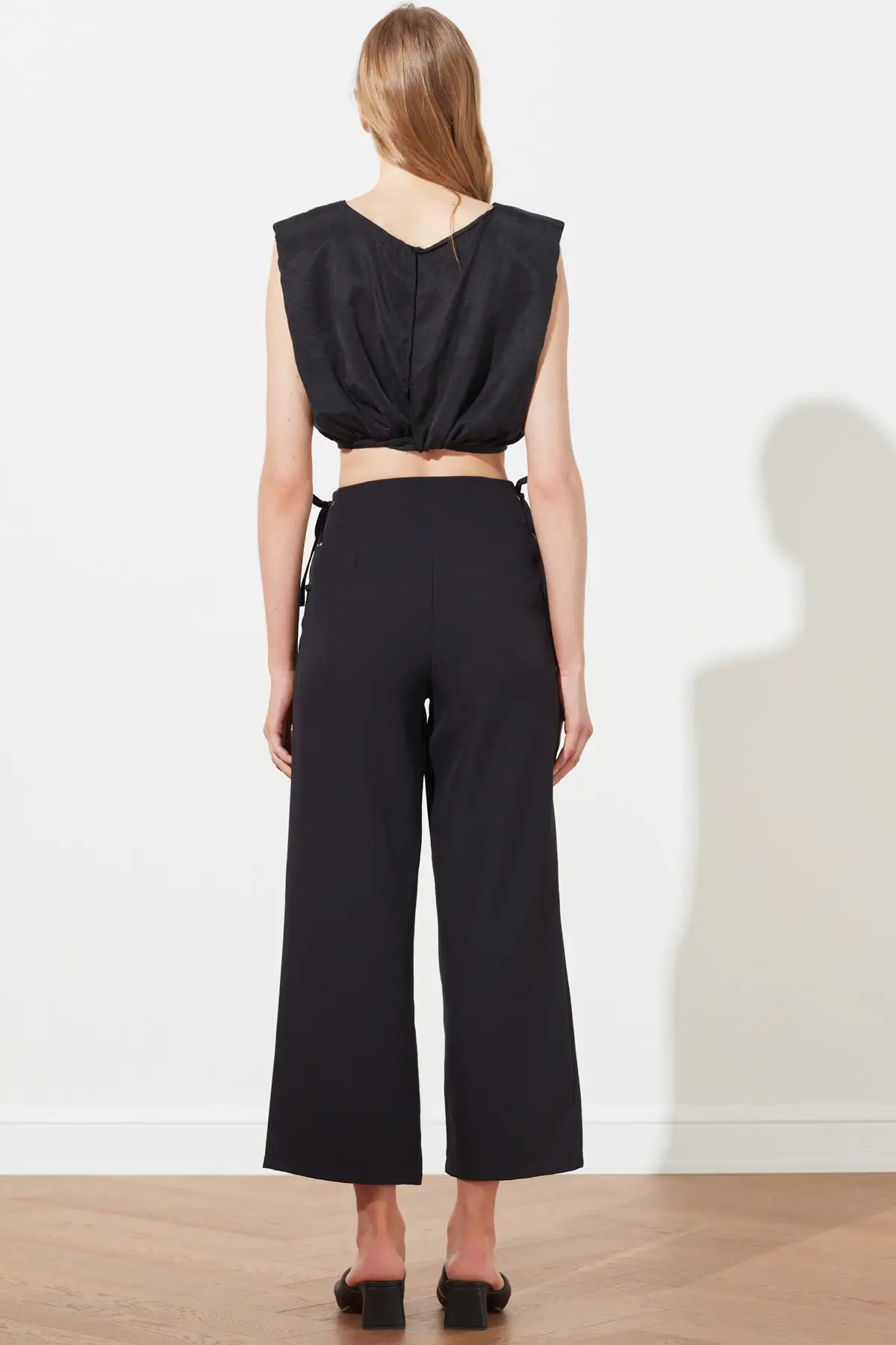 Trendyol Lacing Detailed Pants TWOSS21PL0173
Trendyol Lacing Detailed Pants TWOSS21PL0173