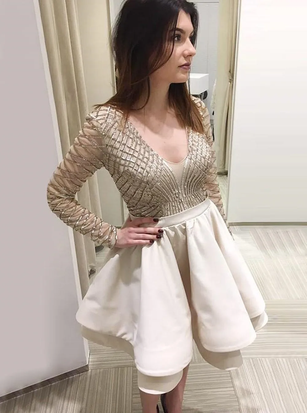Chic Beaded Long Sleeves Homecoming Dresses For Juniors Scoop Neck Tiered Short Prom Gowns A Line Sequined Knee Length Cocktail
Chic Beaded Long Sleeves Homecoming Dresses For Juniors Scoop Neck Tiered Short Prom Gowns A Line Sequined Knee Length Cocktail