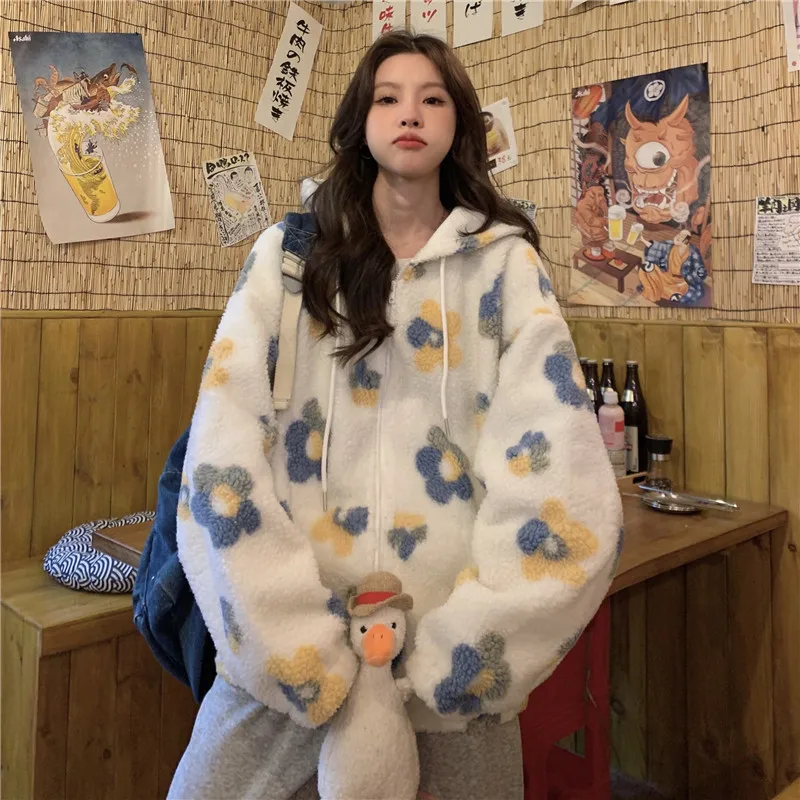 Harajuku Tide Faux Lamb Wool Winter Warm Coats Women Chic Street Zipper Patchwork Flower Female Oversized Hoody Outerwear Ins
Harajuku Tide Faux Lamb Wool Winter Warm Coats Women Chic Street Zipper Patchwork Flower Female Oversized Hoody Outerwear Ins