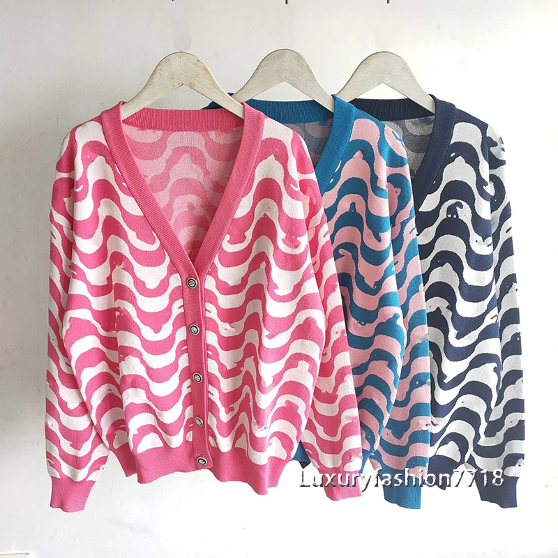 Luxury new Spring summer fashion top long sleeve Letter jacquard super soft knitted cardigan design women sweater cardigans S-L
Luxury new Spring summer fashion top long sleeve Letter jacquard super soft knitted cardigan design women sweater cardigans S-L