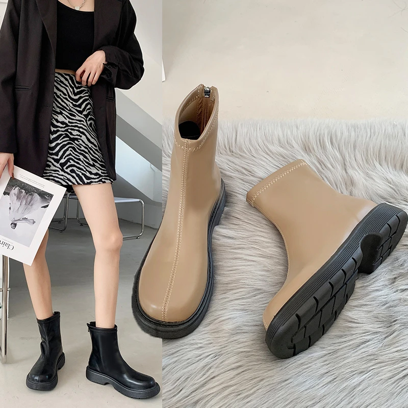 2021 New Ankle Boots for Women Thick Bottom Round Toe Zipper Mid-calf Boots Black White All-match Platform Shoes Botas Feminina 
2021 New Ankle Boots for Women Thick Bottom Round Toe Zipper Mid-calf Boots Black White All-match Platform Shoes Botas Feminina